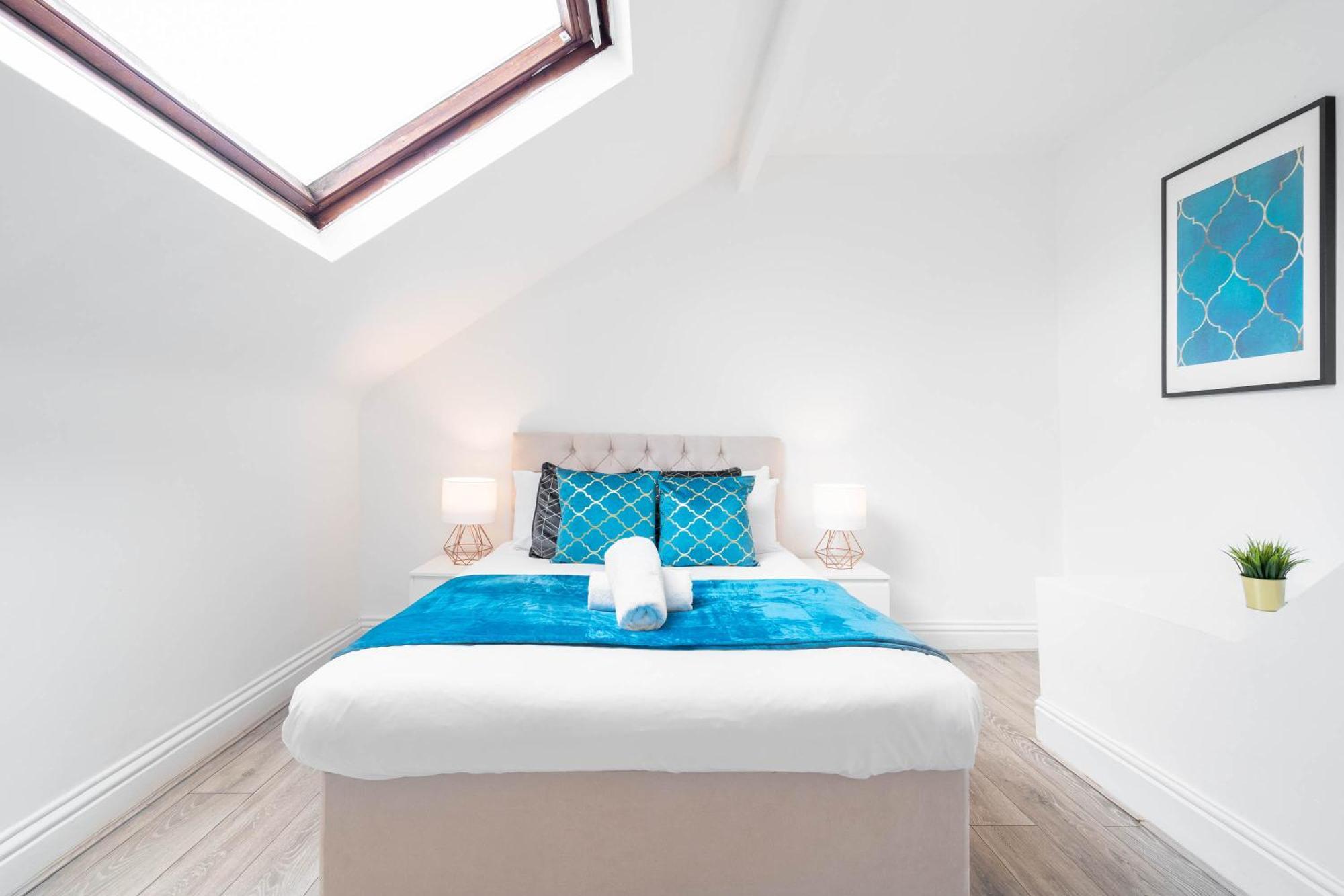 Дом отдыха Five Bedroom Townhouse - Near Centre - Edgbaston - On Street Parking - Wifi - Netflix - 974p *